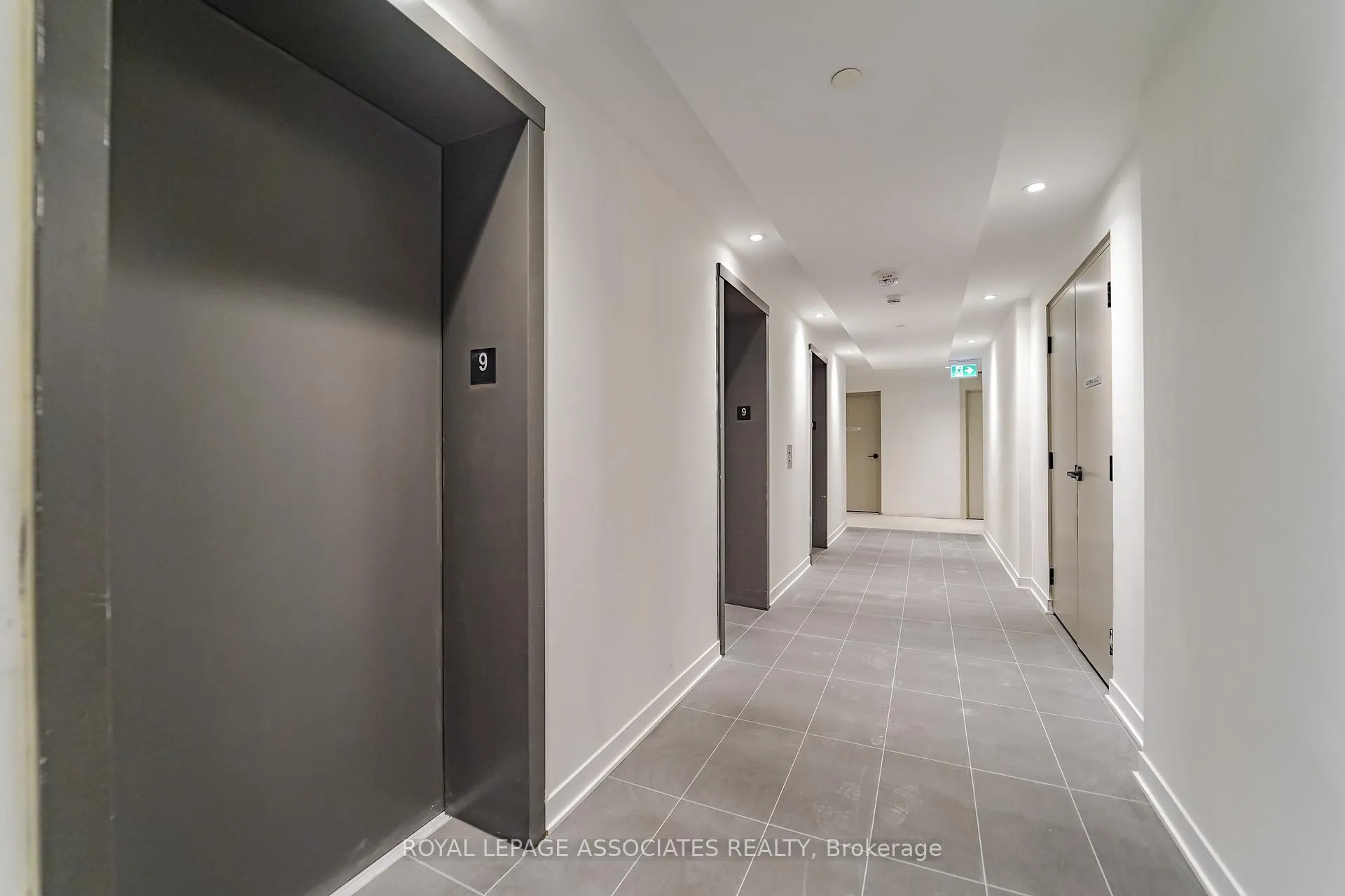 Photo 17 of Unit 920, 6 Flavelle Trail, Vaughan, Steeles West Industrial — HOMEH