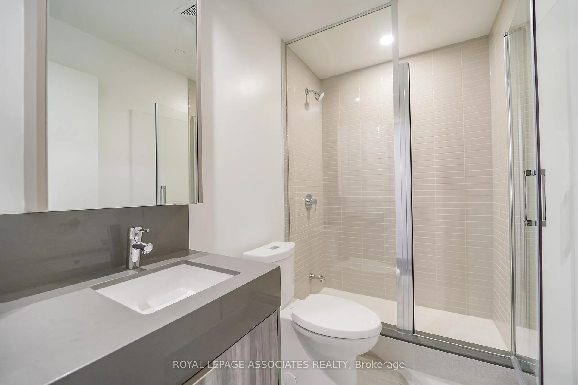 Photo 19 of Unit 920, 6 Flavelle Trail, Vaughan, Steeles West Industrial — HOMEH