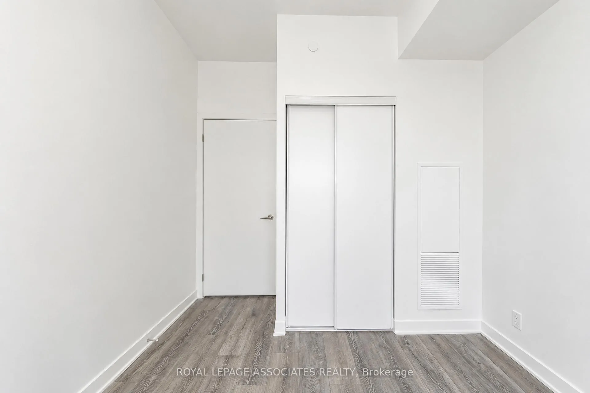 Photo 22 of Unit 920, 6 Flavelle Trail, Vaughan, Steeles West Industrial — HOMEH