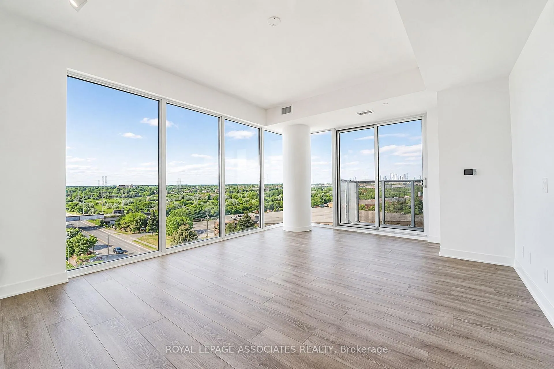Photo 24 of Unit 920, 6 Flavelle Trail, Vaughan, Steeles West Industrial — HOMEH