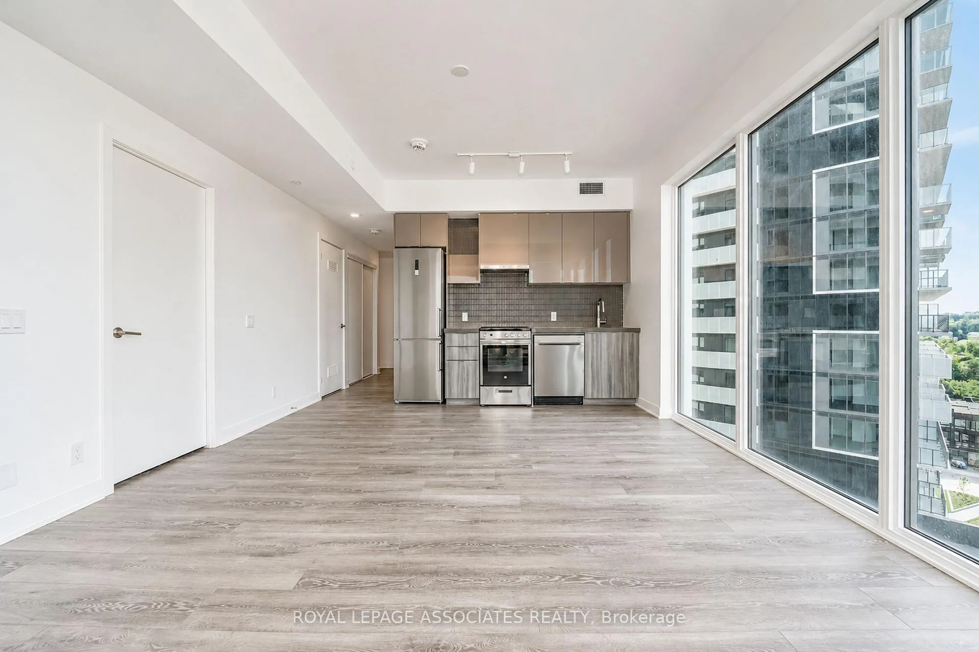 Photo 25 of Unit 920, 6 Flavelle Trail, Vaughan, Steeles West Industrial — HOMEH