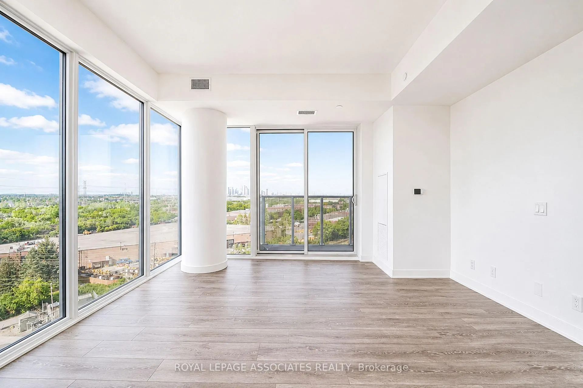 Photo 27 of Unit 920, 6 Flavelle Trail, Vaughan, Steeles West Industrial — HOMEH