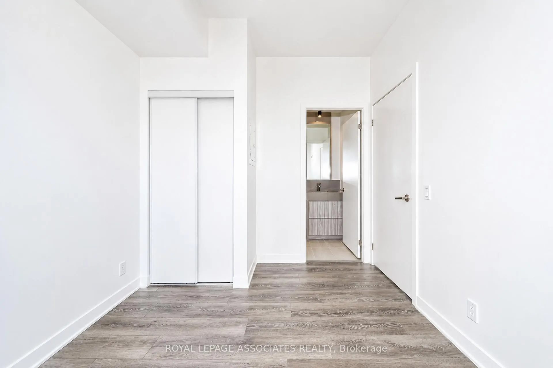 Photo 31 of Unit 920, 6 Flavelle Trail, Vaughan, Steeles West Industrial — HOMEH