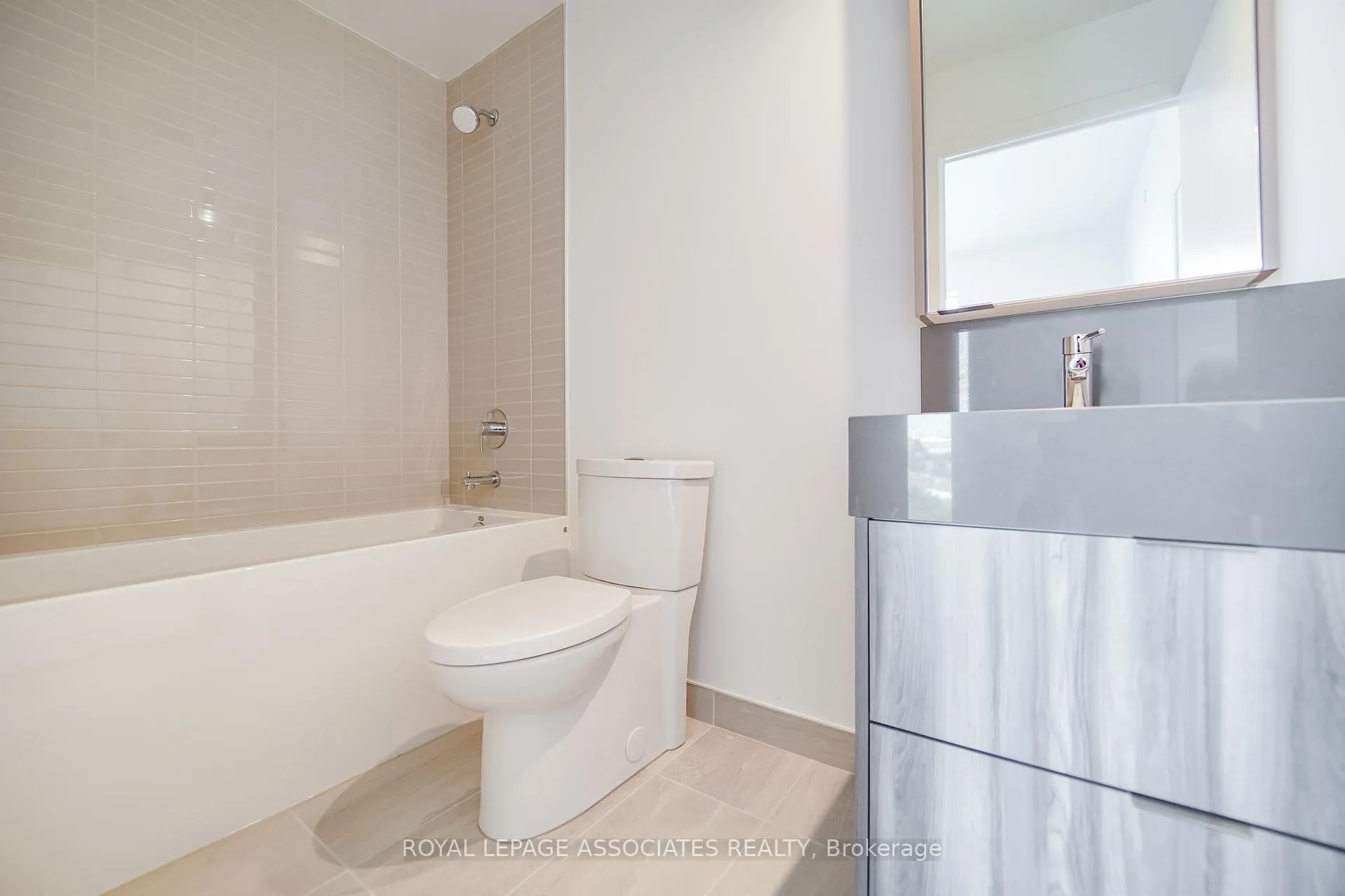 Photo 32 of Unit 920, 6 Flavelle Trail, Vaughan, Steeles West Industrial — HOMEH