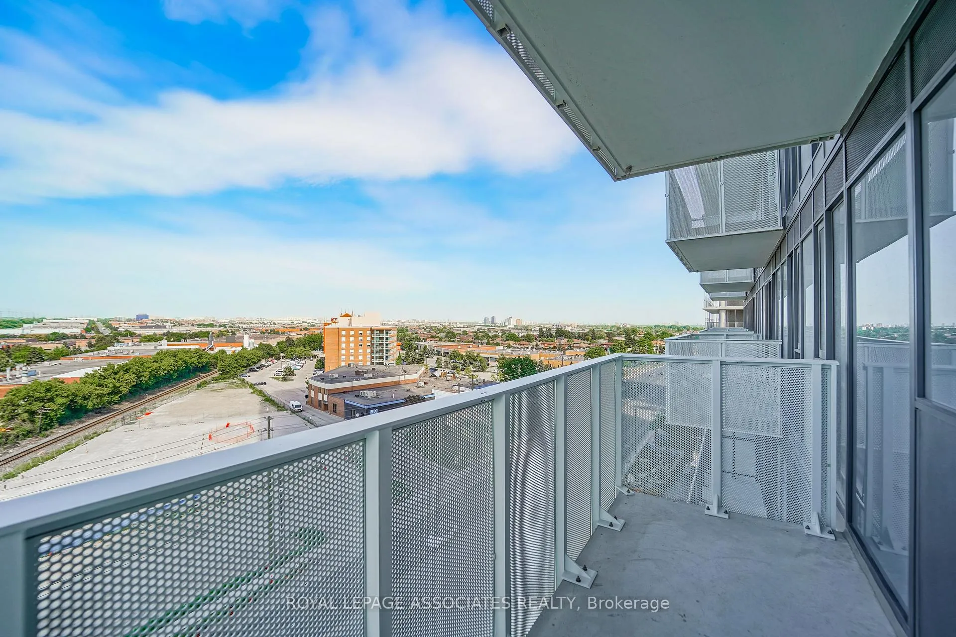 Photo 33 of Unit 920, 6 Flavelle Trail, Vaughan, Steeles West Industrial — HOMEH