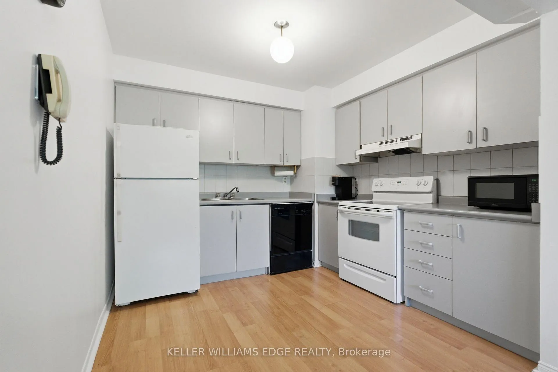Photo 8 of Unit 49, 26 Moss Boulevard, Hamilton, Dundas — HOMEH
