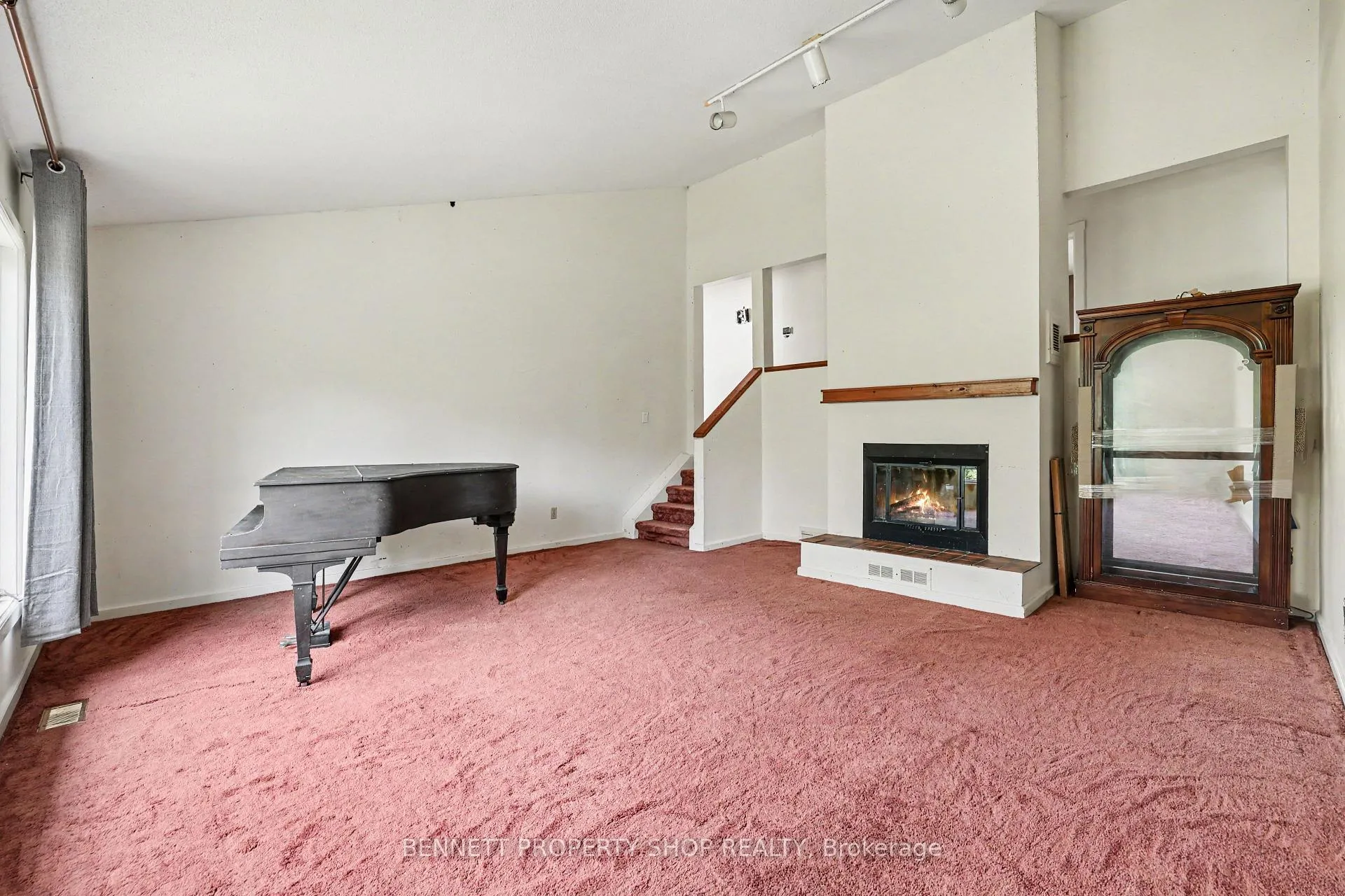 Photo 5 of 110 Manion Road, Ottawa, Huntley Ward (South West) — HOMEH