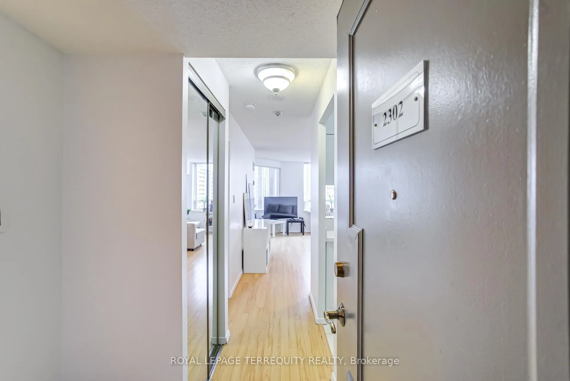 Photo 5 of Unit 2302, 633 Bay Street, Toronto, Bay Street Corridor — HOMEH