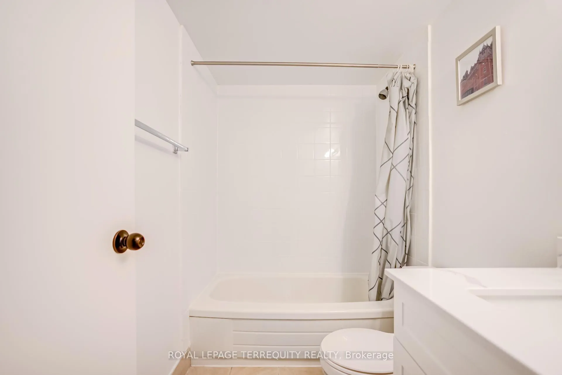 Photo 8 of Unit 2302, 633 Bay Street, Toronto, Bay Street Corridor — HOMEH
