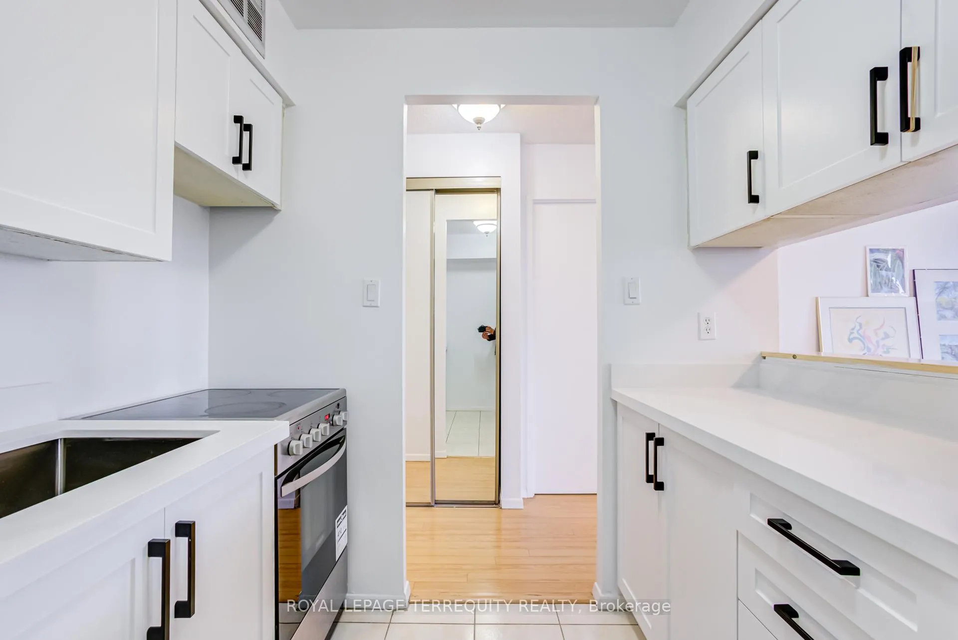 Photo 15 of Unit 2302, 633 Bay Street, Toronto, Bay Street Corridor — HOMEH