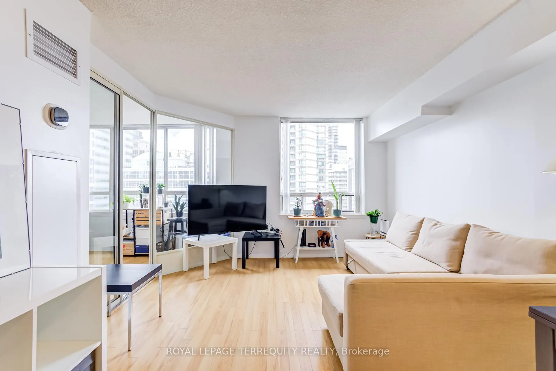 Photo 23 of Unit 2302, 633 Bay Street, Toronto, Bay Street Corridor — HOMEH