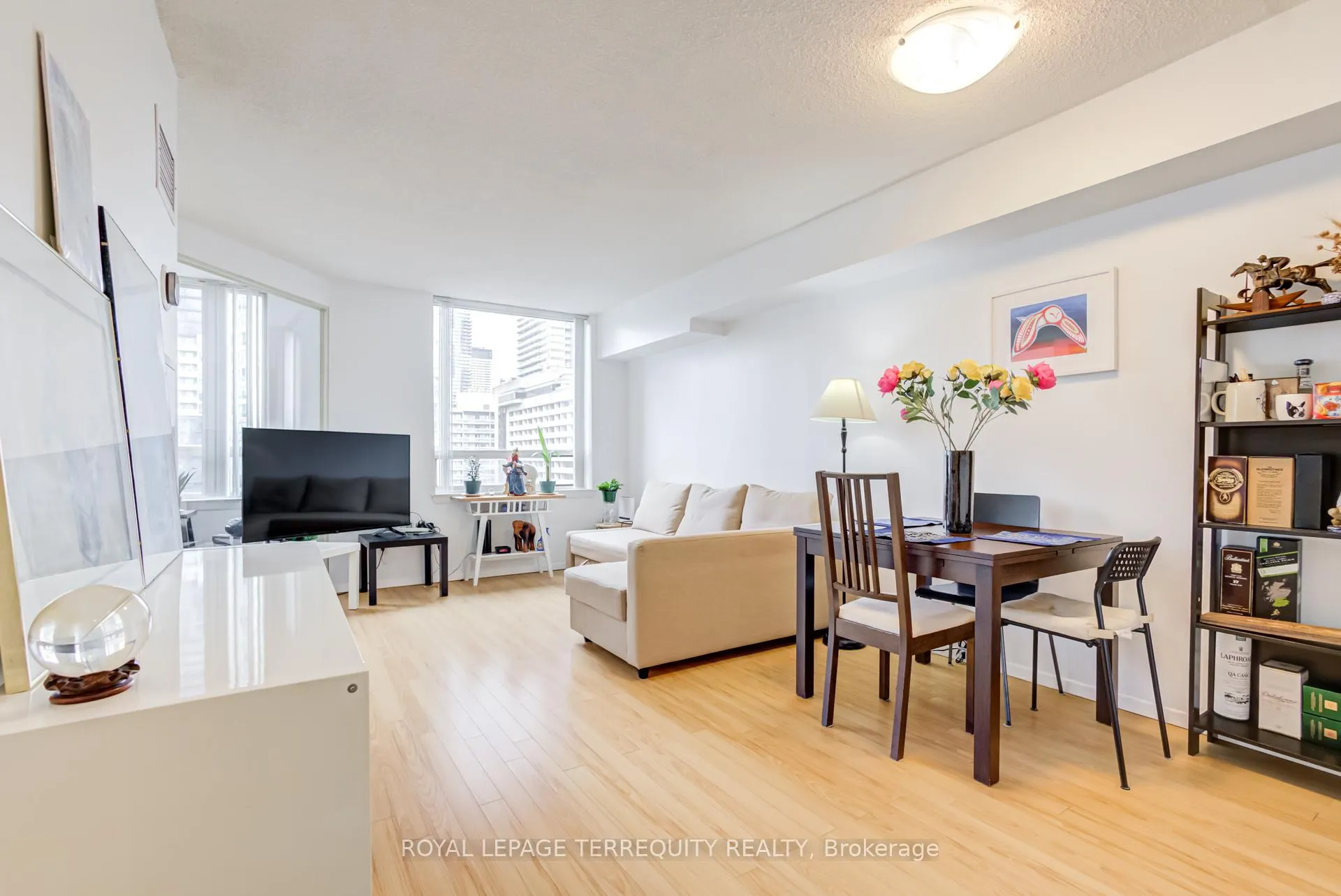 Photo 28 of Unit 2302, 633 Bay Street, Toronto, Bay Street Corridor — HOMEH