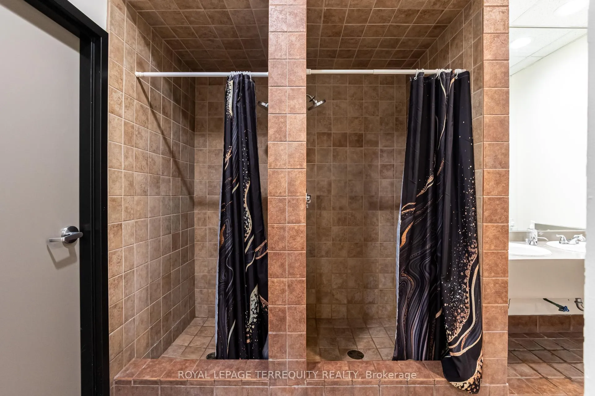 Photo 37 of Unit 2302, 633 Bay Street, Toronto, Bay Street Corridor — HOMEH