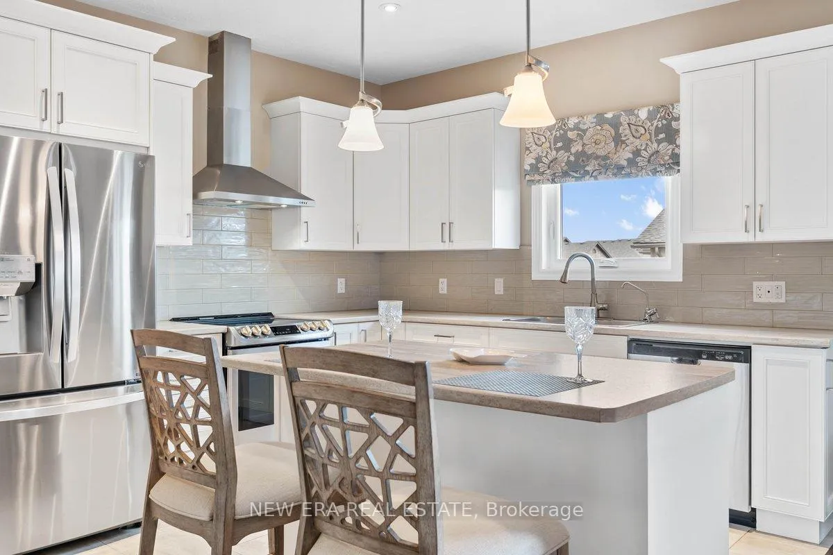 Photo 6 of 17 Dorchester Drive, Prince Edward County, Wellington Ward — HOMEH