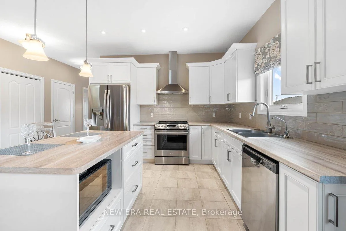 Photo 8 of 17 Dorchester Drive, Prince Edward County, Wellington Ward — HOMEH