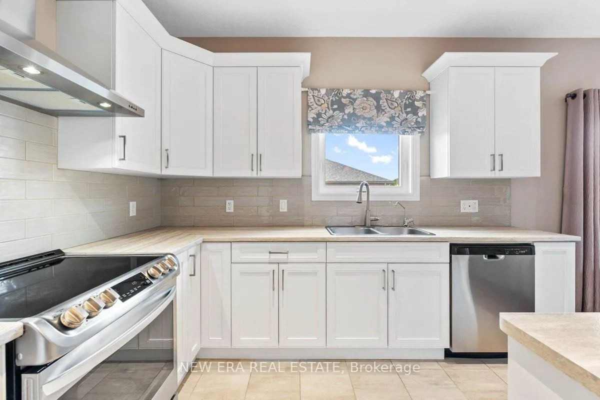 Photo 9 of 17 Dorchester Drive, Prince Edward County, Wellington Ward — HOMEH