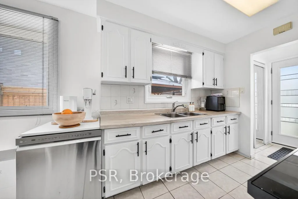 Photo 8 of 19 Glen Forest Drive, Hamilton, Red Hill — HOMEH