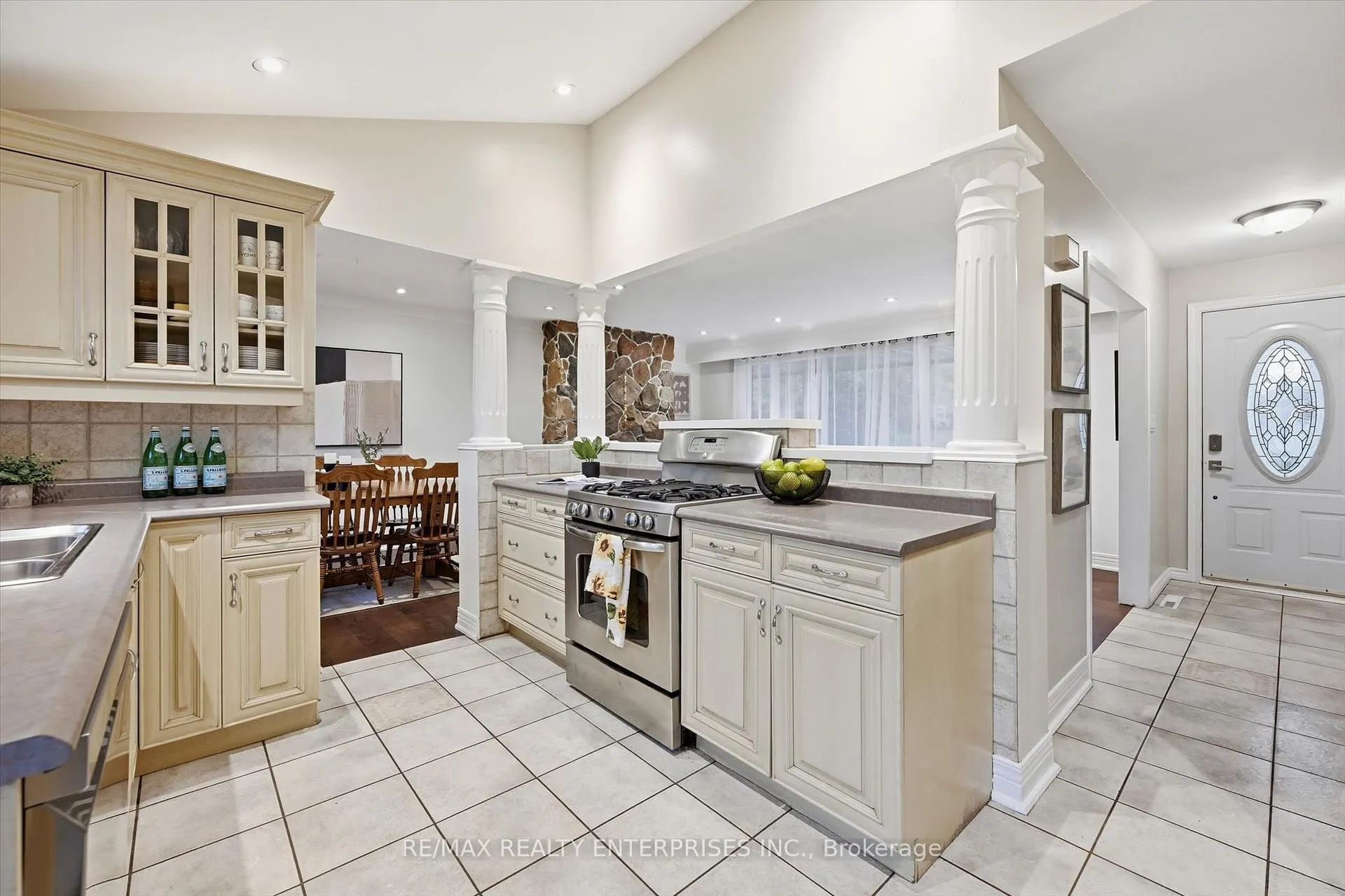 Photo 3 of 5187 Carousel Court, Burlington, Appleby — HOMEH