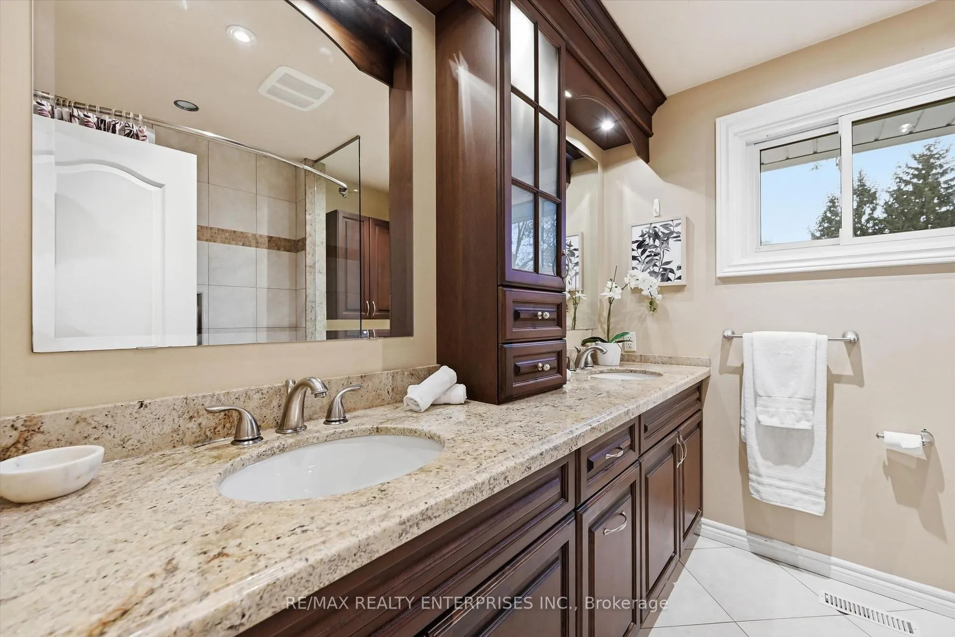 Photo 11 of 5187 Carousel Court, Burlington, Appleby — HOMEH