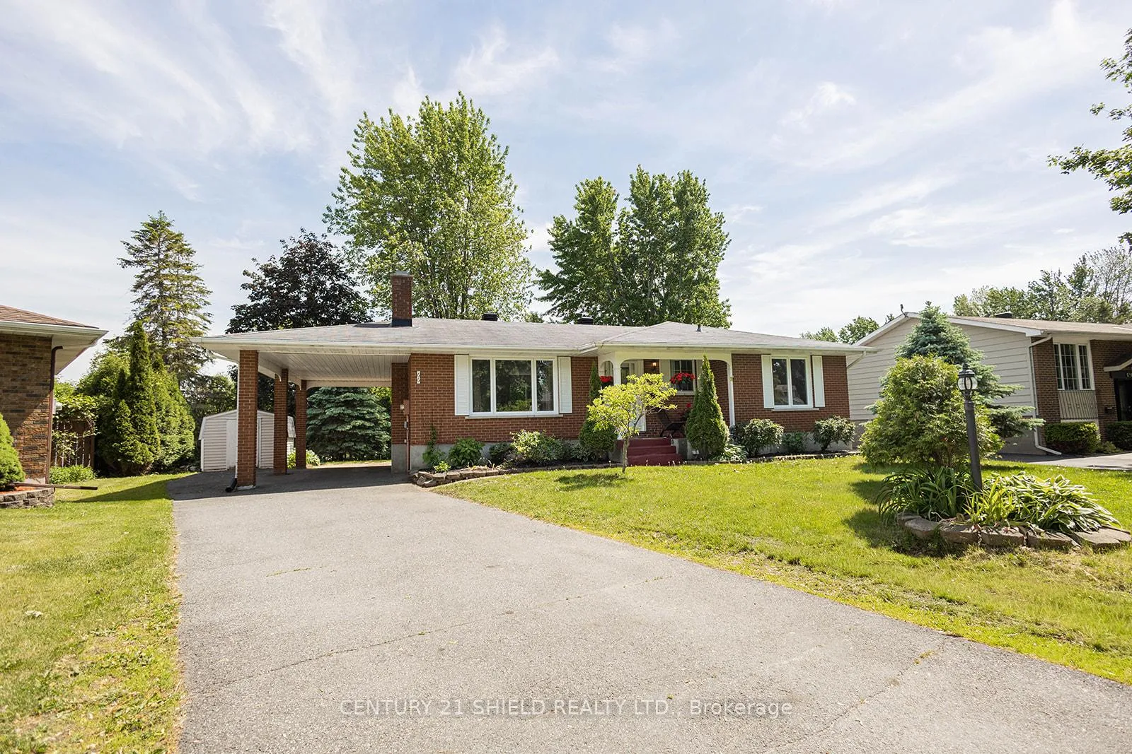 Photo 2 of 66 Valecrest Drive, Cornwall — HOMEH