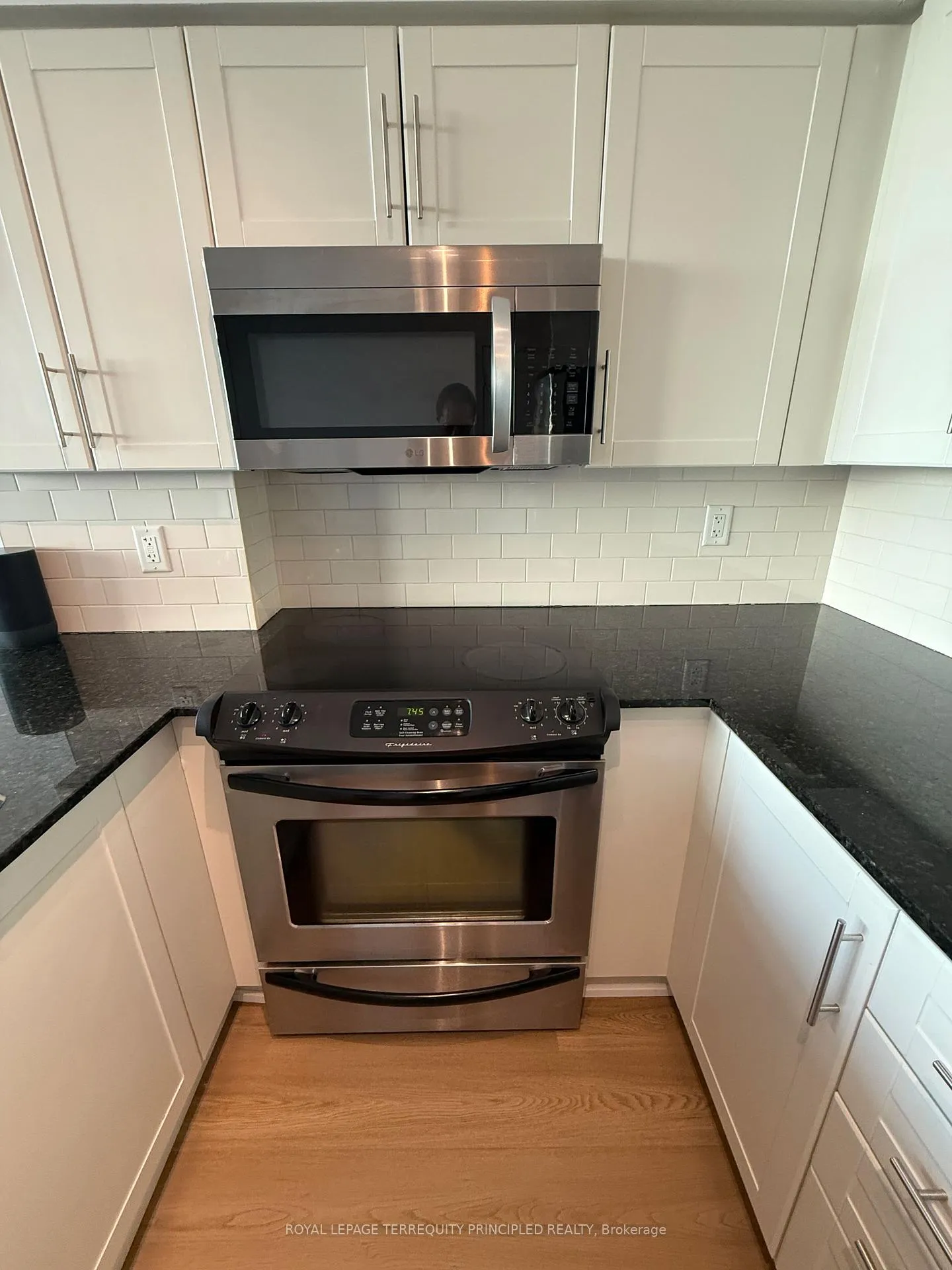 Photo 4 of Unit 1403, 15 Windermere Avenue, Toronto, High Park-Swansea — HOMEH