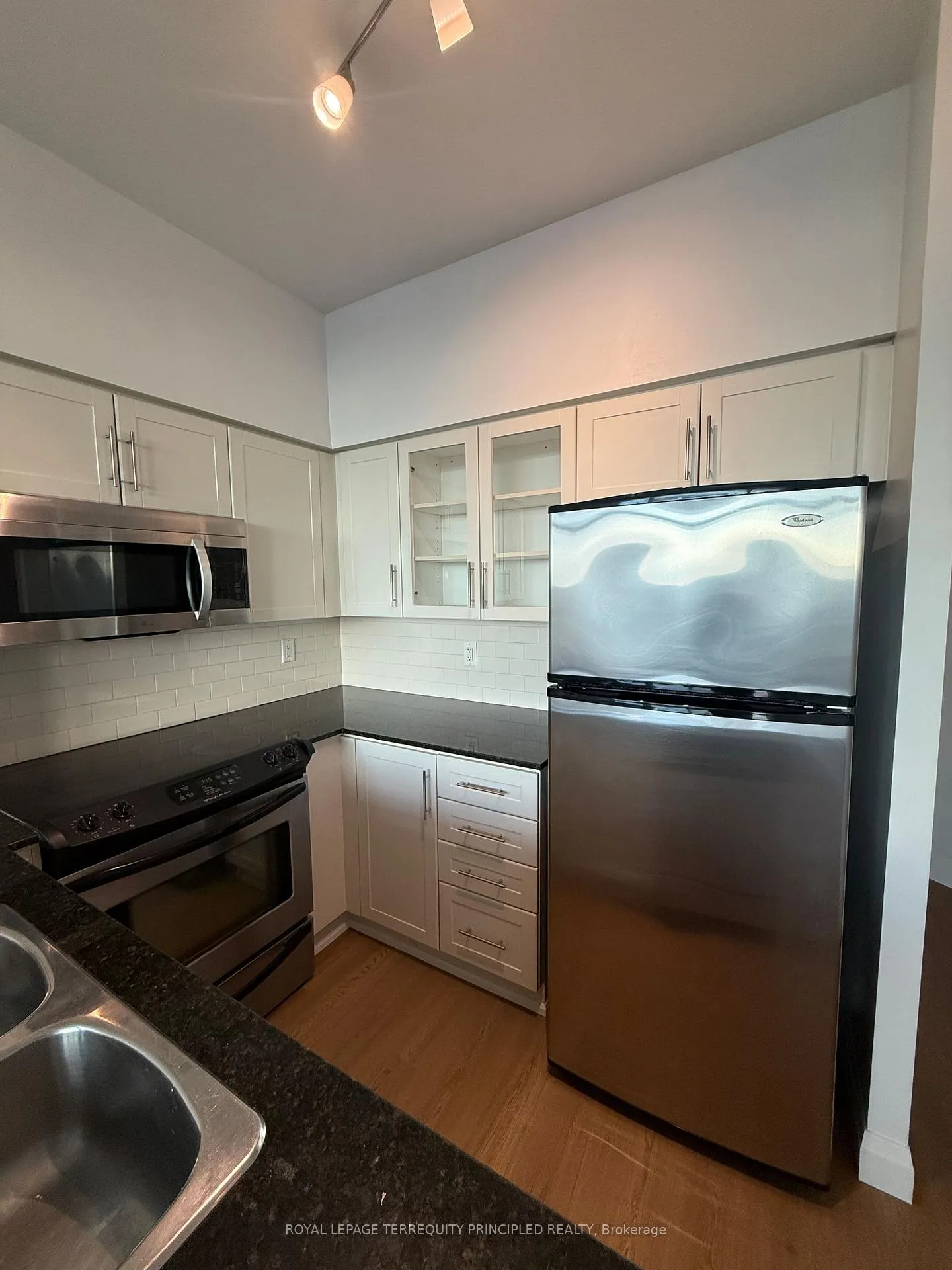 Photo 5 of Unit 1403, 15 Windermere Avenue, Toronto, High Park-Swansea — HOMEH