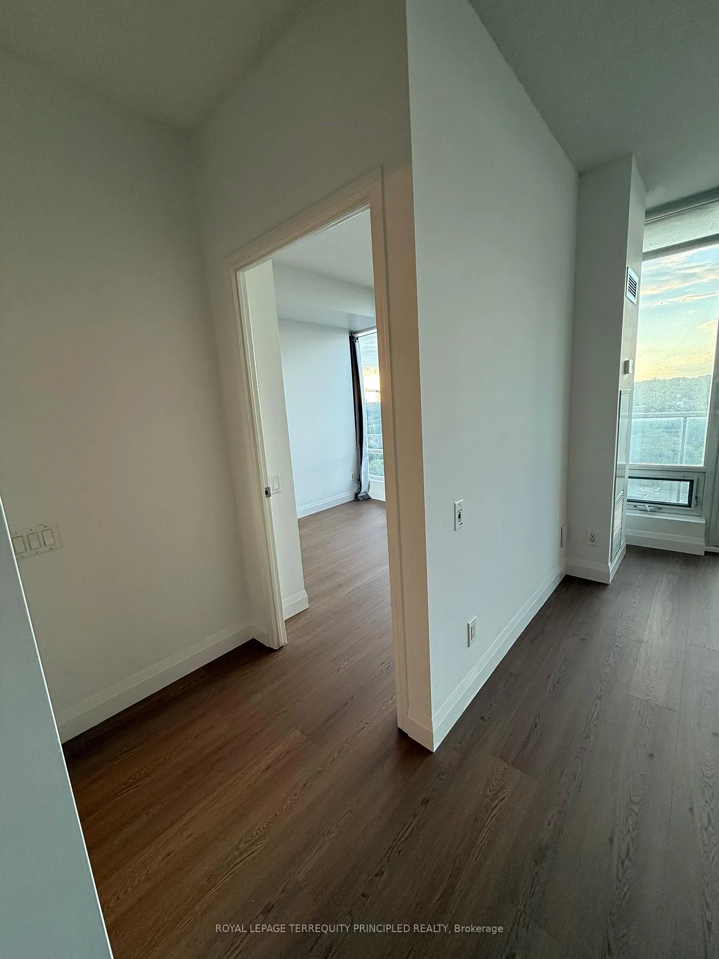 Photo 8 of Unit 1403, 15 Windermere Avenue, Toronto, High Park-Swansea — HOMEH