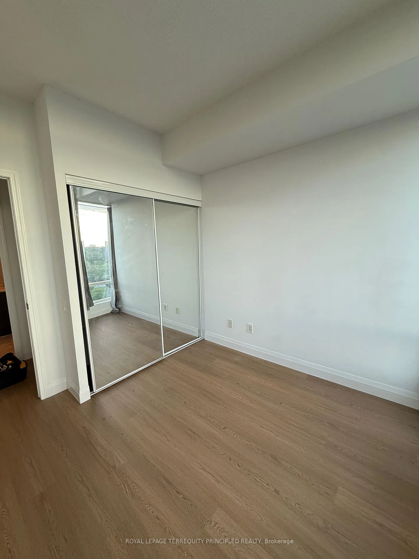 Photo 10 of Unit 1403, 15 Windermere Avenue, Toronto, High Park-Swansea — HOMEH