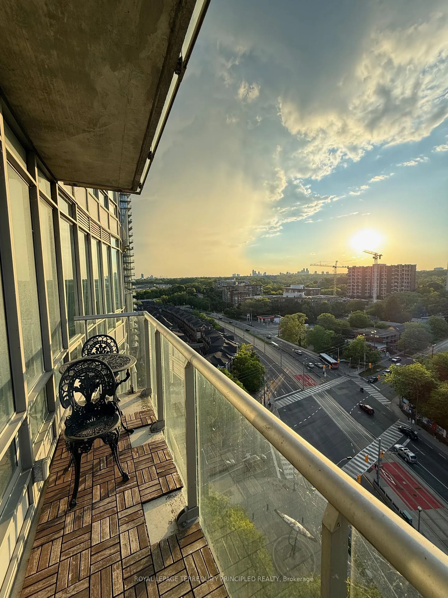 Photo 13 of Unit 1403, 15 Windermere Avenue, Toronto, High Park-Swansea — HOMEH