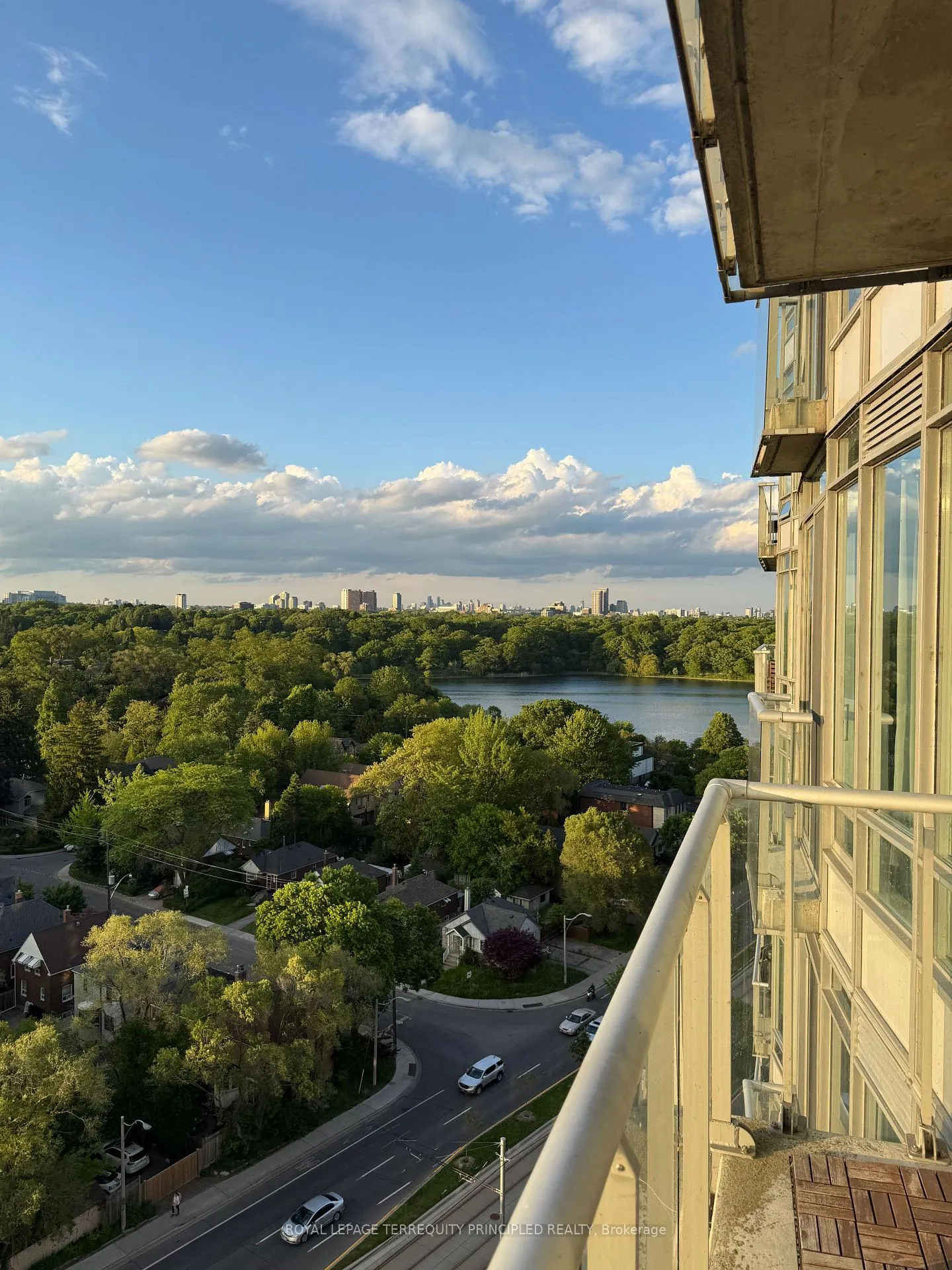 Photo 14 of Unit 1403, 15 Windermere Avenue, Toronto, High Park-Swansea — HOMEH