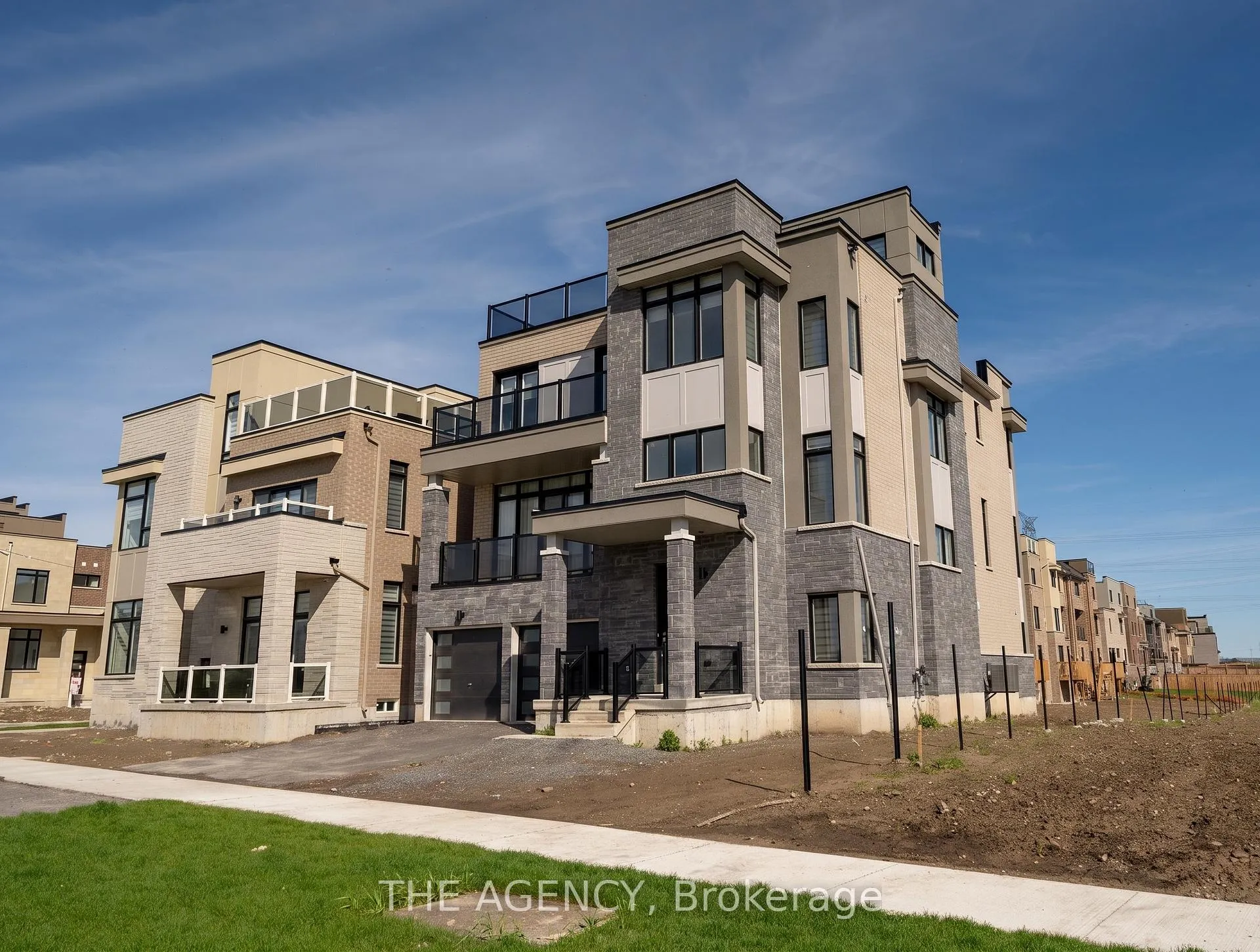 Photo 2 of 275 Port Darlington Road, Clarington, Bowmanville — HOMEH