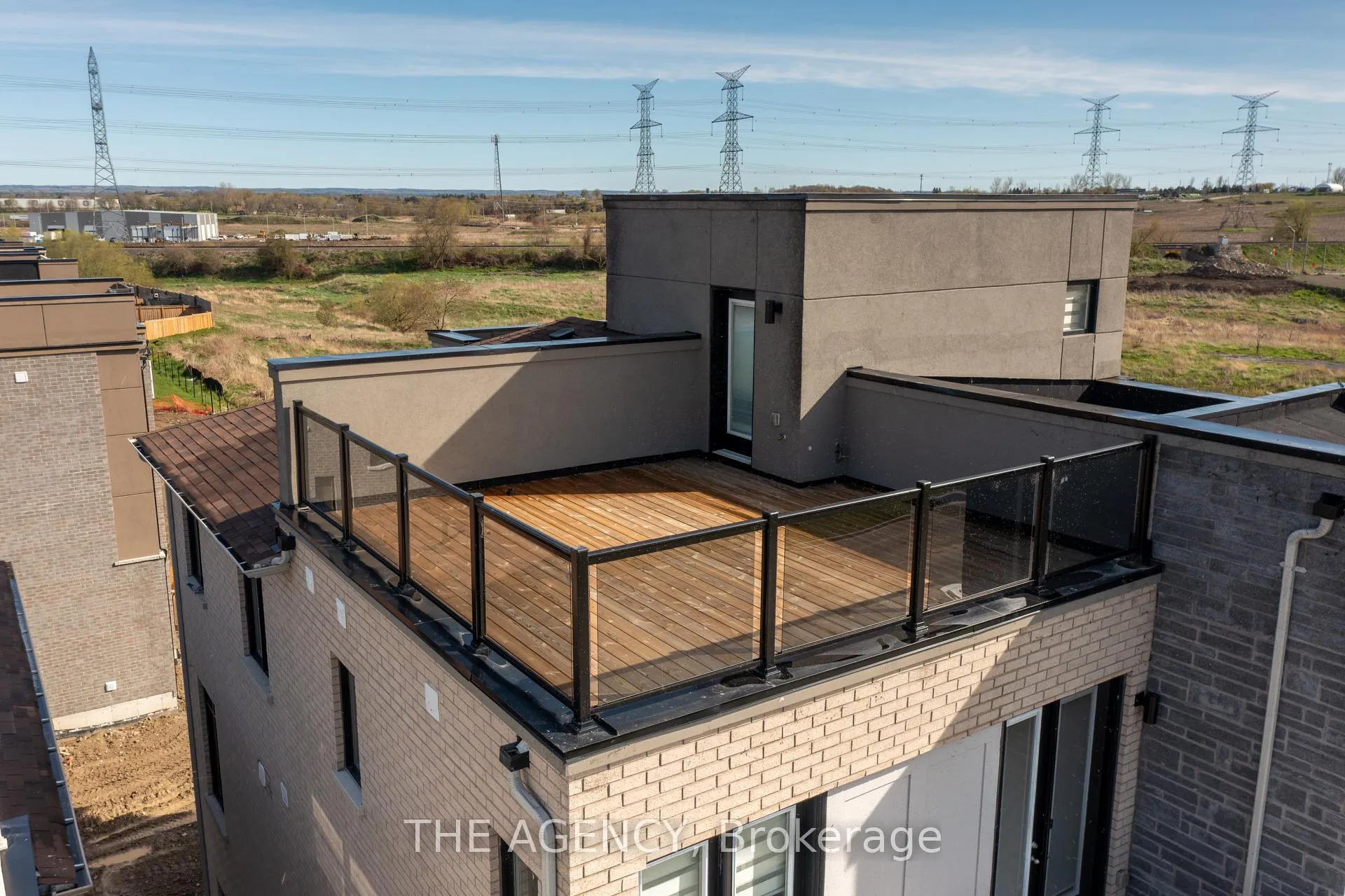 Photo 5 of 275 Port Darlington Road, Clarington, Bowmanville — HOMEH