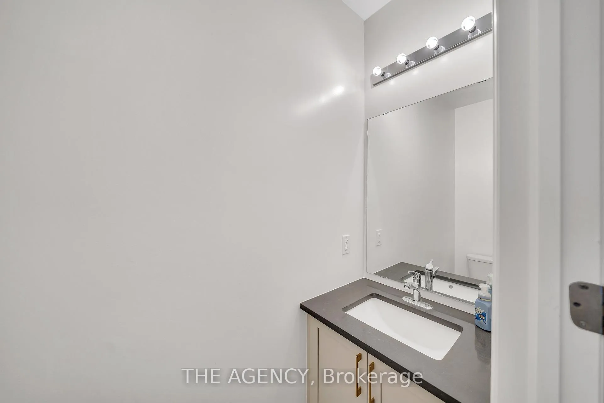 Photo 11 of 275 Port Darlington Road, Clarington, Bowmanville — HOMEH