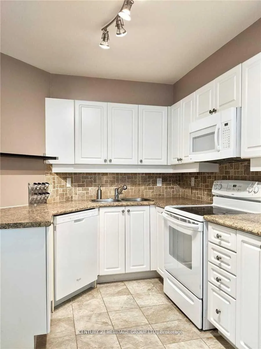 Photo 4 of Unit 81, 151 Townsgate Drive, Vaughan, Crestwood-Springfarm-Yorkhill — HOMEH