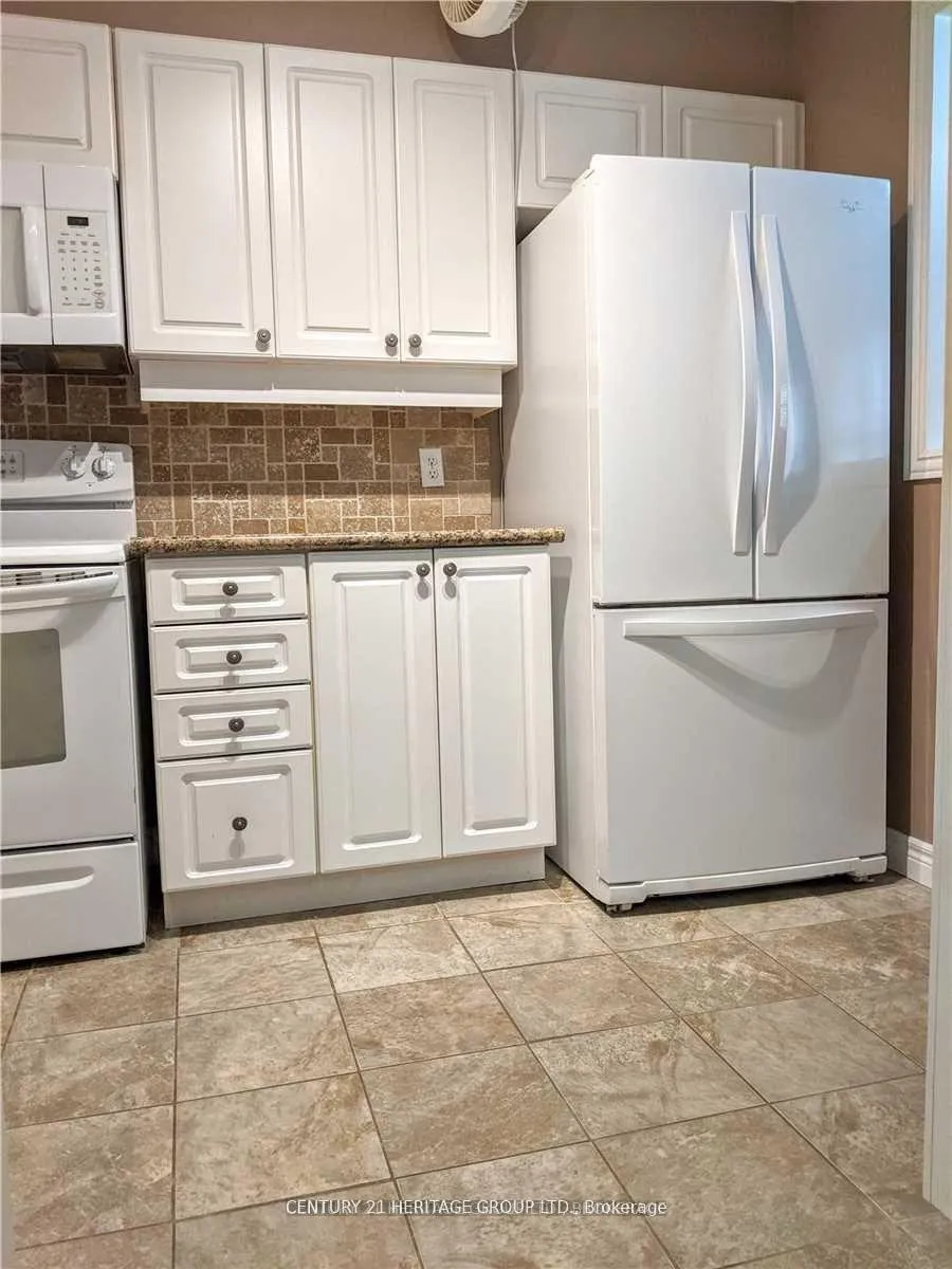 Photo 5 of Unit 81, 151 Townsgate Drive, Vaughan, Crestwood-Springfarm-Yorkhill — HOMEH