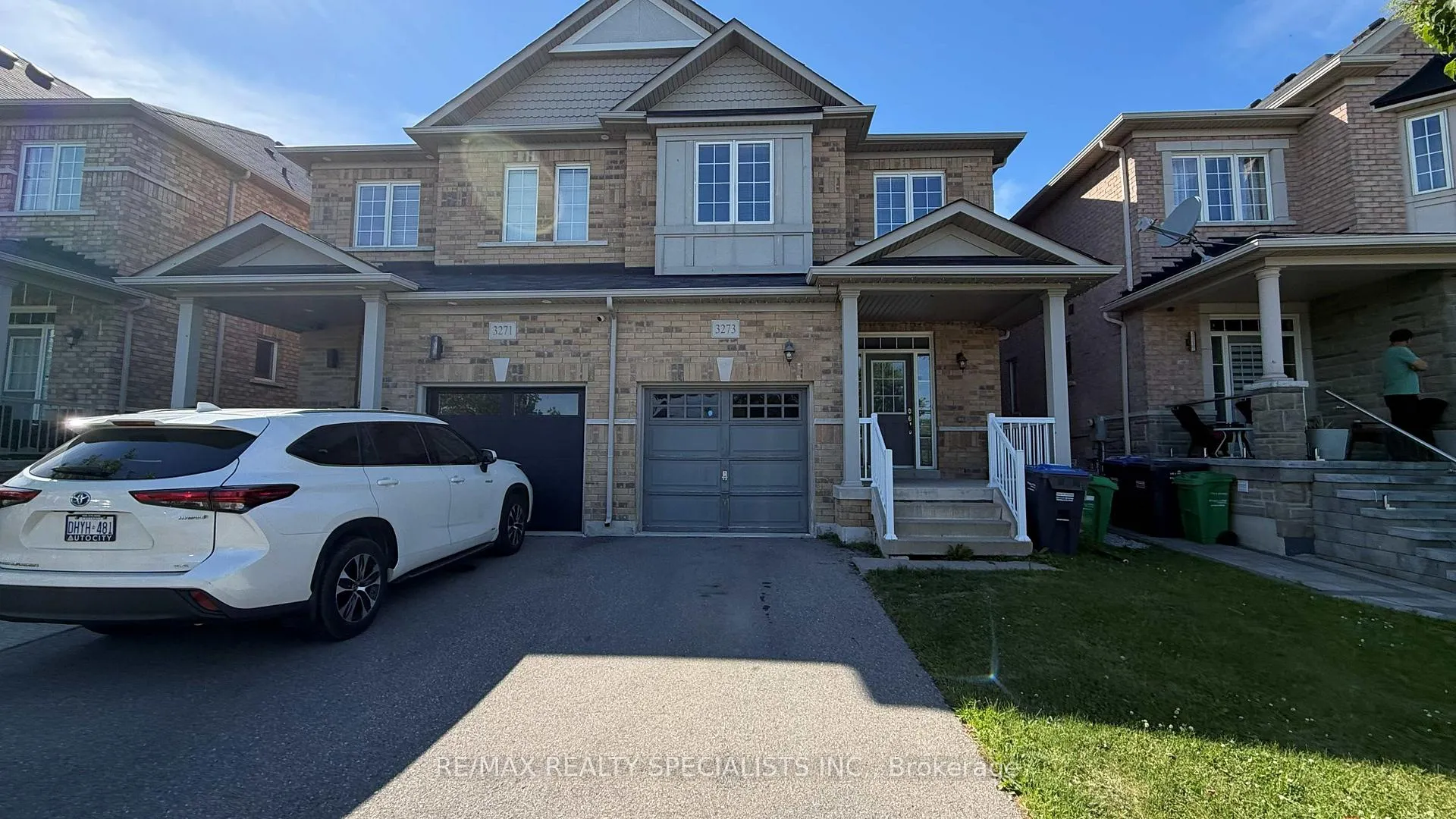 Front of 3273 Stoney Crescent