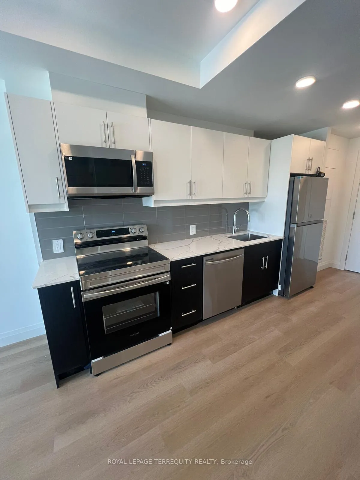 Photo 3 of Unit 501, 1333 Weber Street E, Kitchener, Stanley Park — HOMEH