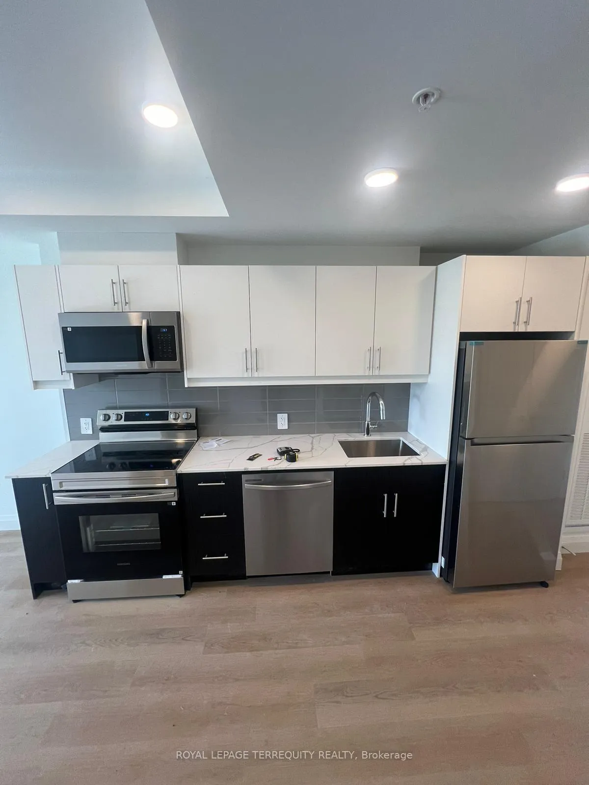 Photo 4 of Unit 501, 1333 Weber Street E, Kitchener, Stanley Park — HOMEH
