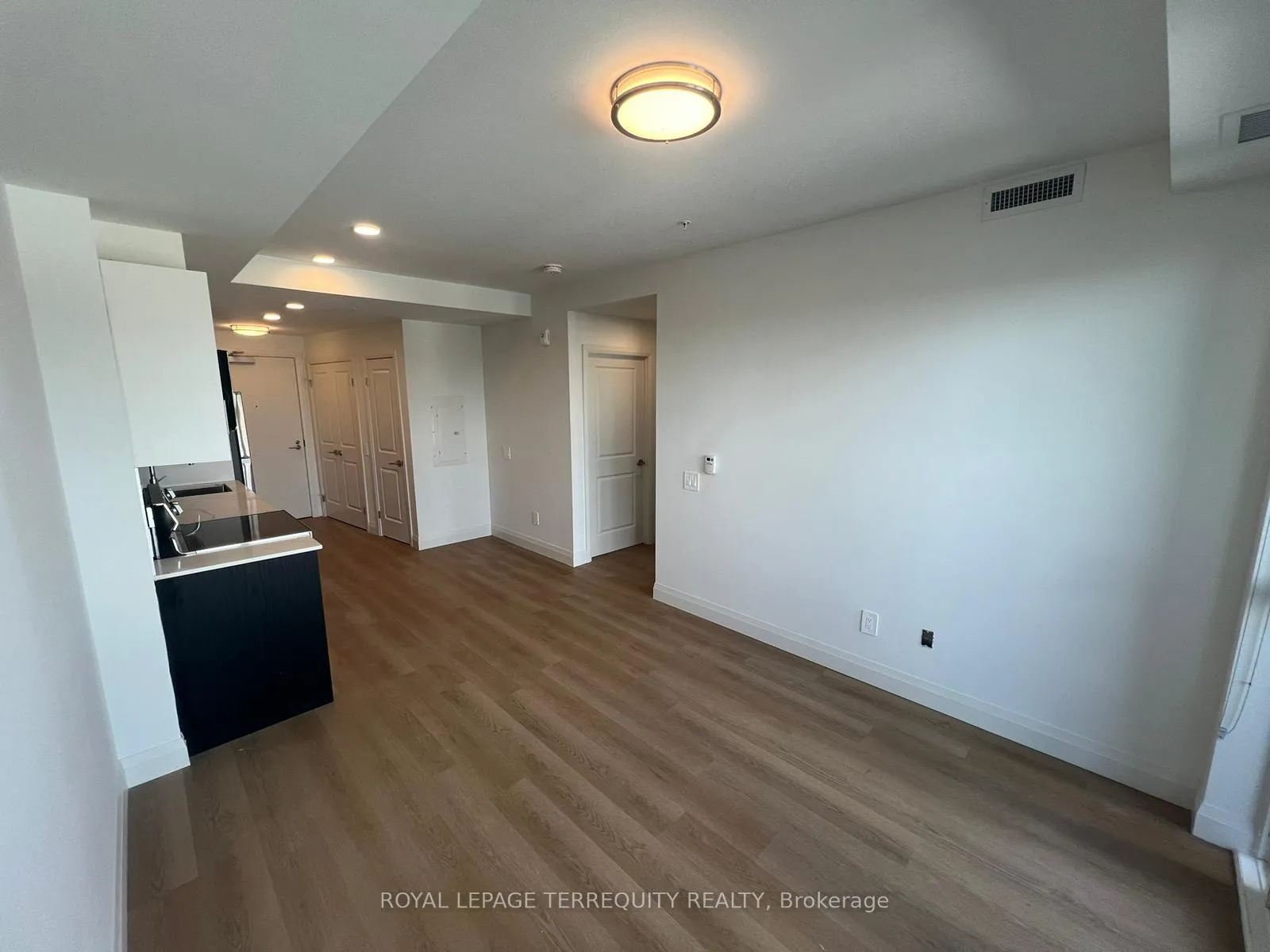 Photo 8 of Unit 501, 1333 Weber Street E, Kitchener, Stanley Park — HOMEH