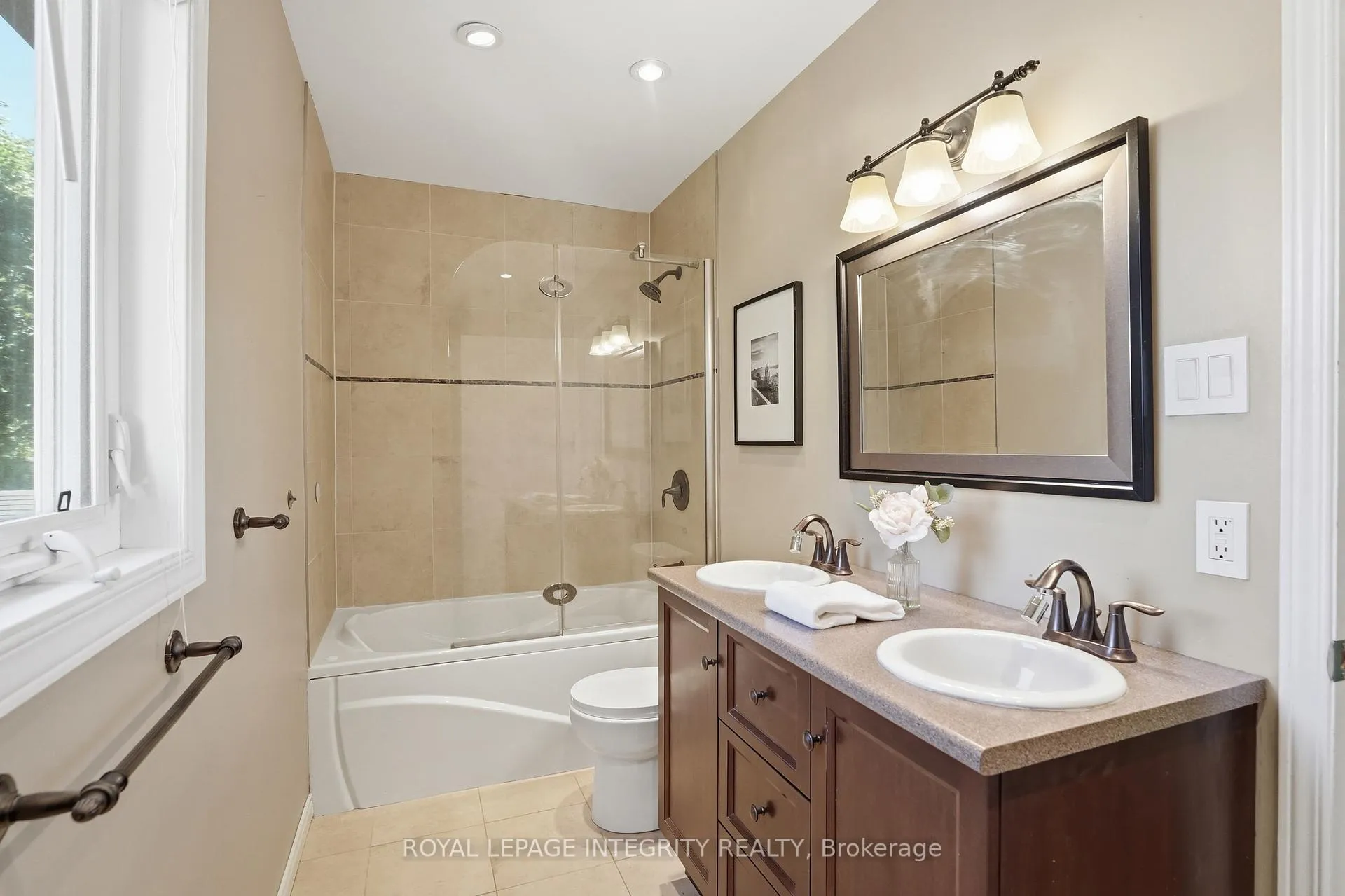 Photo 25 of 38 Victor Street, Ottawa, Stittsville (Central) — HOMEH