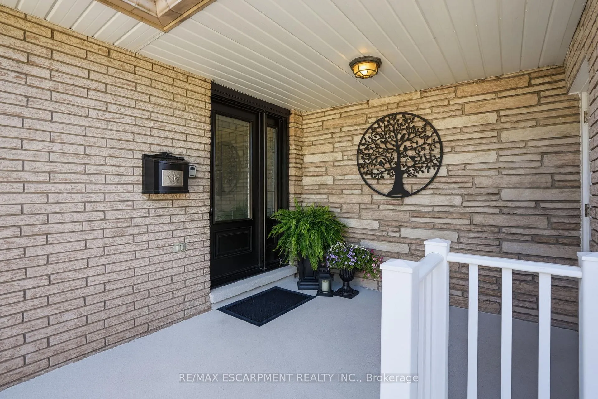 Photo 3 of 92 Watt Avenue, Welland, Lincoln/Crowland — HOMEH