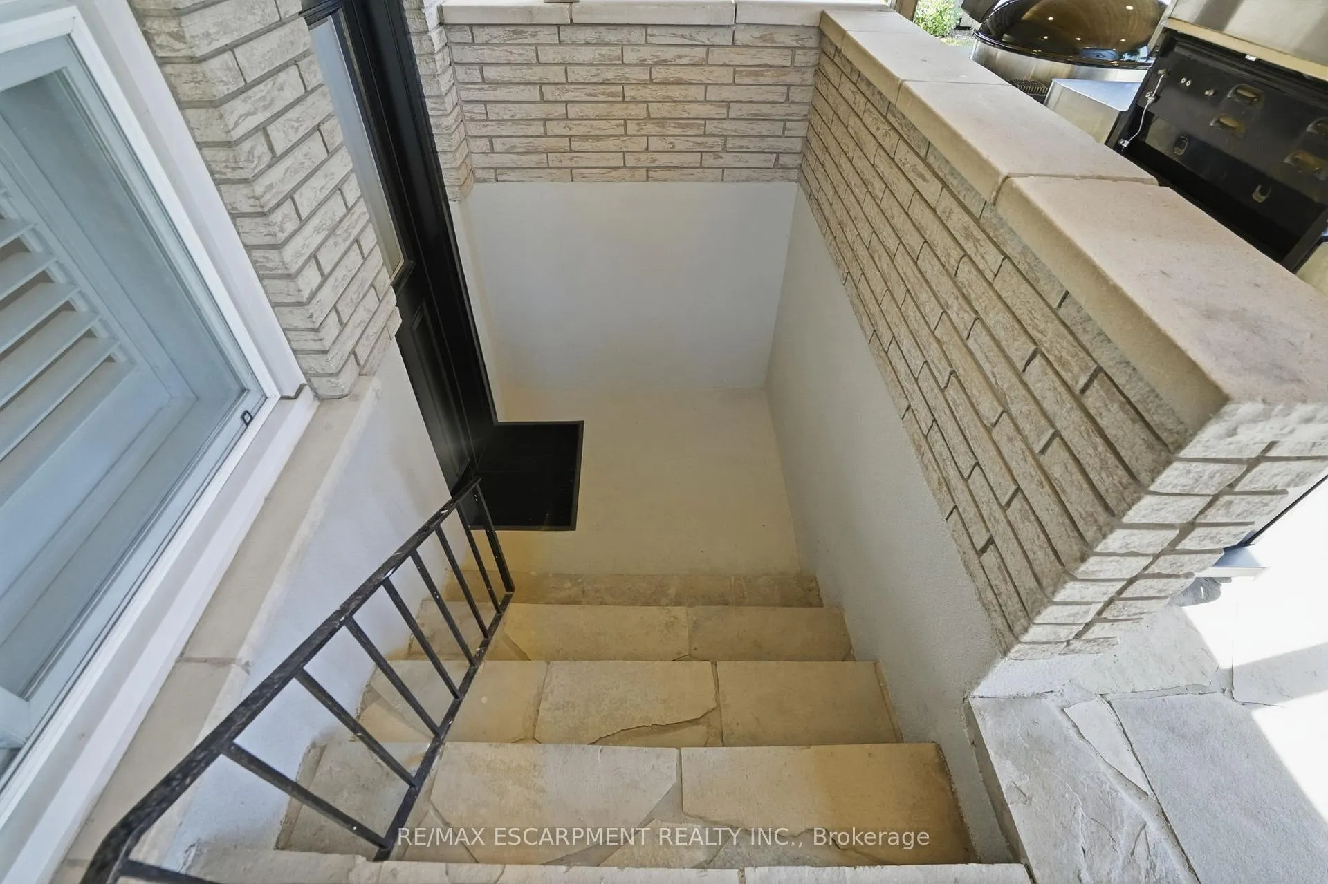 Photo 43 of 92 Watt Avenue, Welland, Lincoln/Crowland — HOMEH