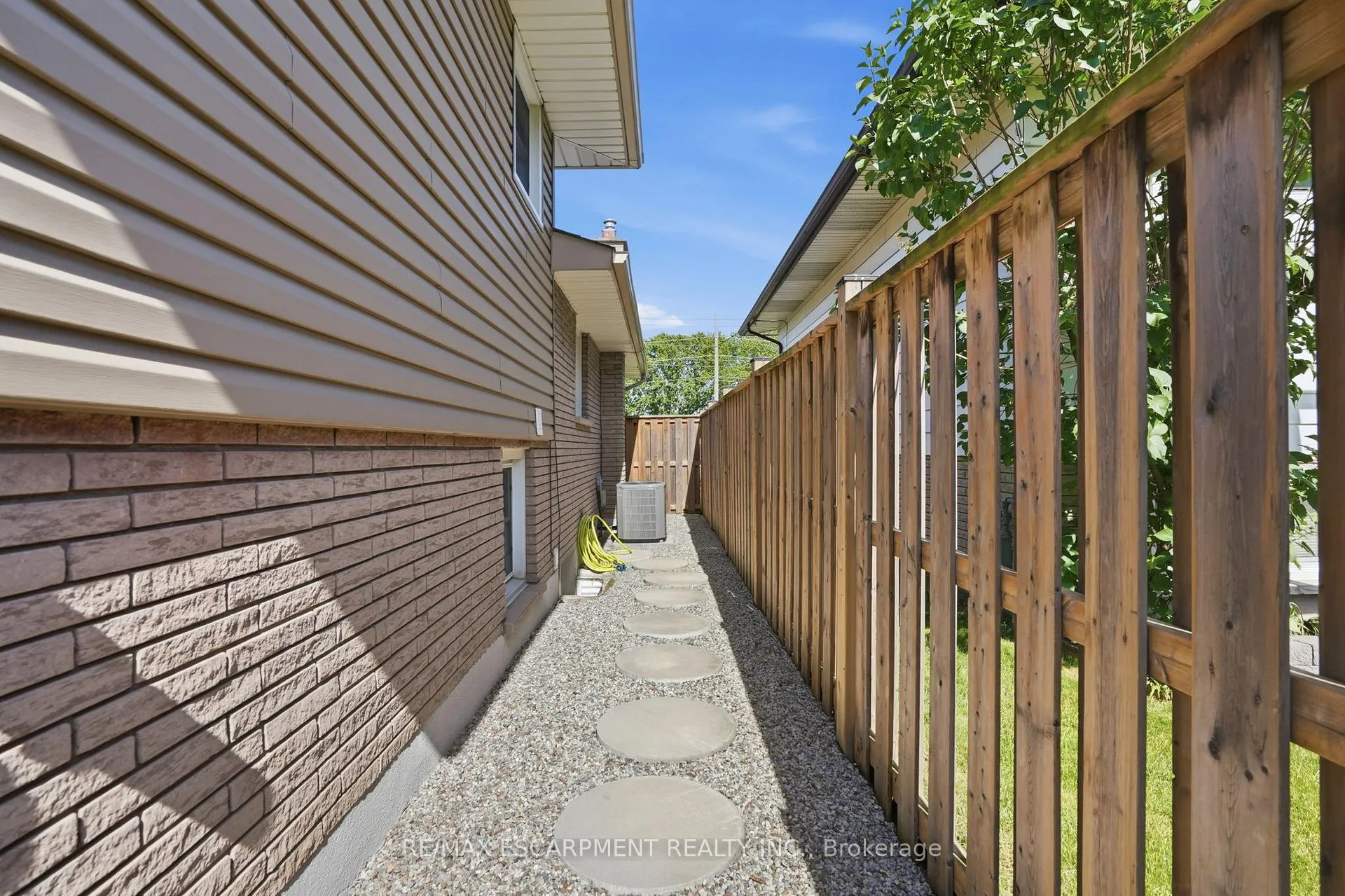 Photo 47 of 92 Watt Avenue, Welland, Lincoln/Crowland — HOMEH
