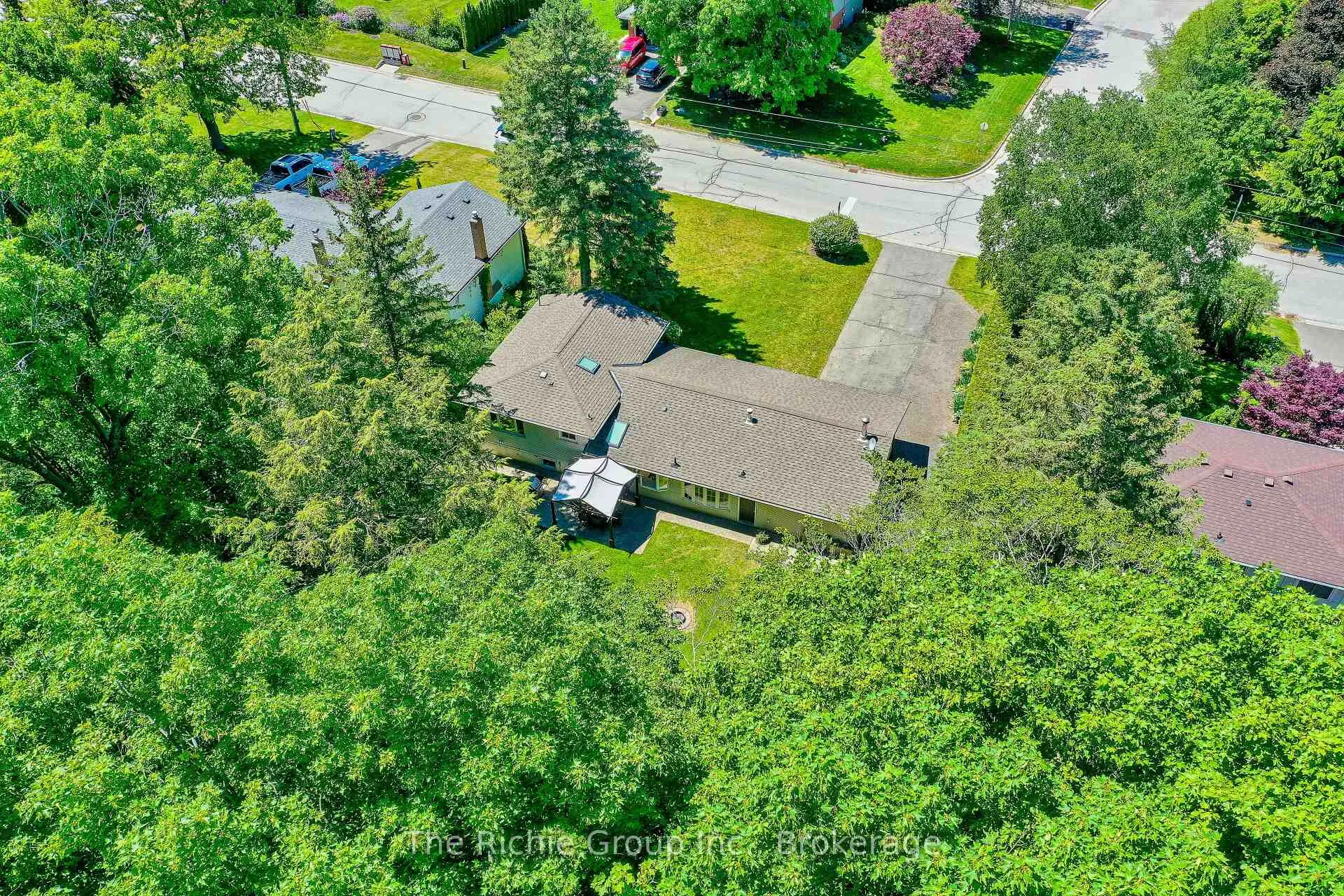 Photo 2 of 34 Hilltop Drive, Caledon, Caledon East — HOMEH