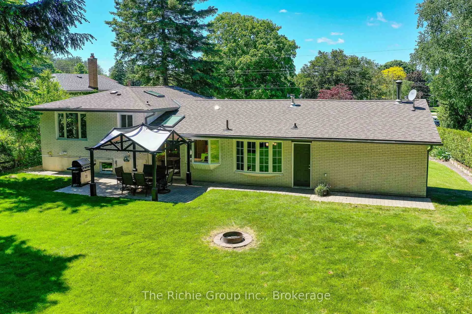 Photo 3 of 34 Hilltop Drive, Caledon, Caledon East — HOMEH