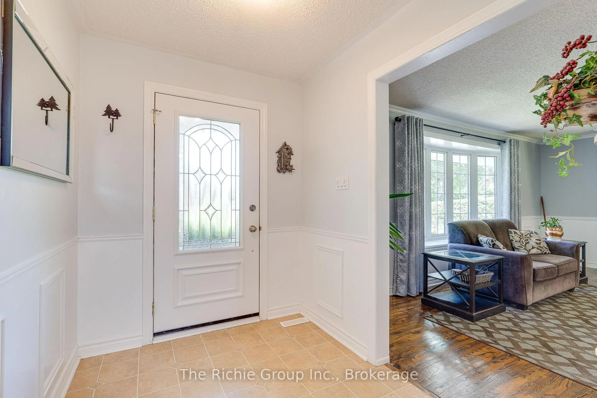 Photo 4 of 34 Hilltop Drive, Caledon, Caledon East — HOMEH