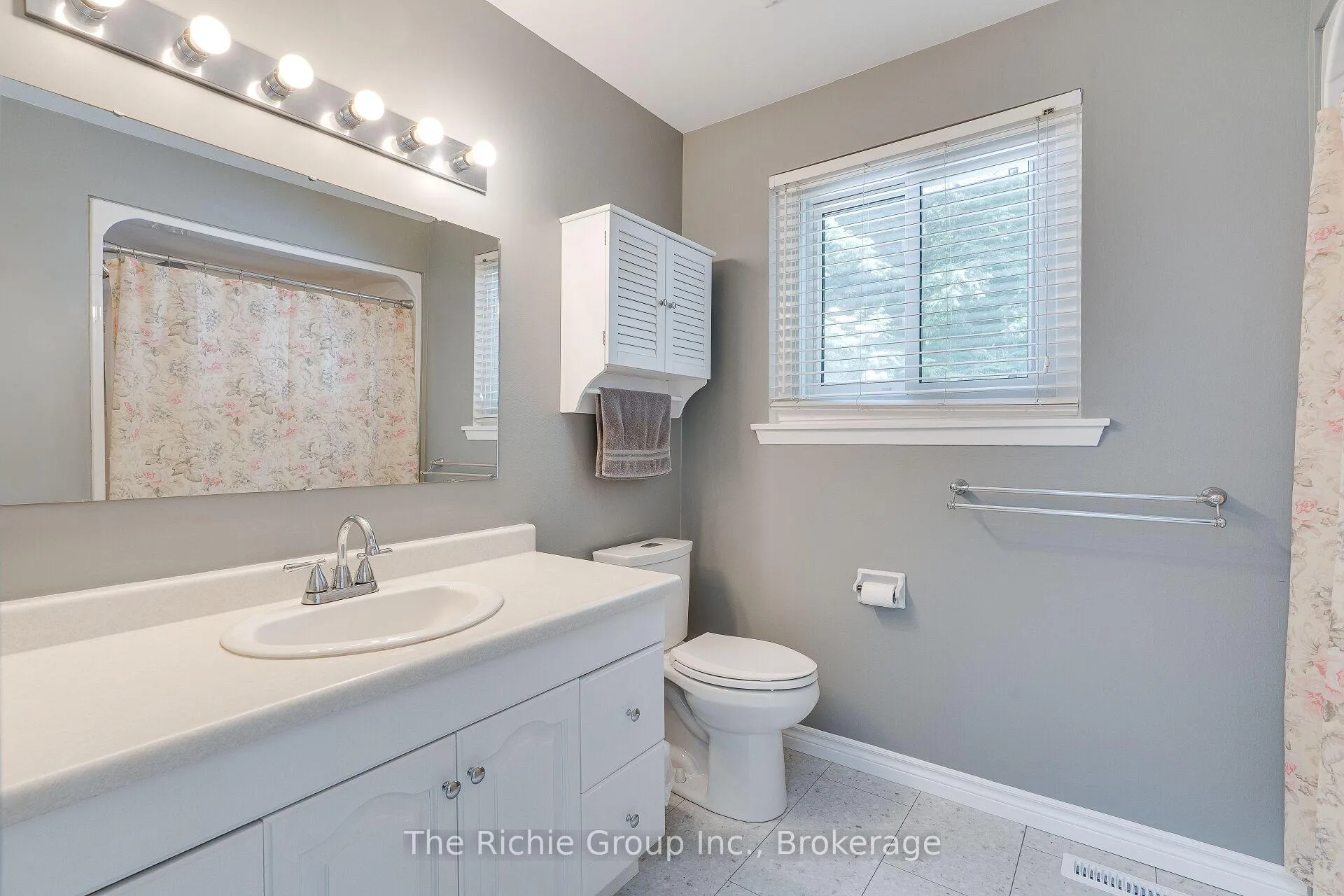 Photo 14 of 34 Hilltop Drive, Caledon, Caledon East — HOMEH