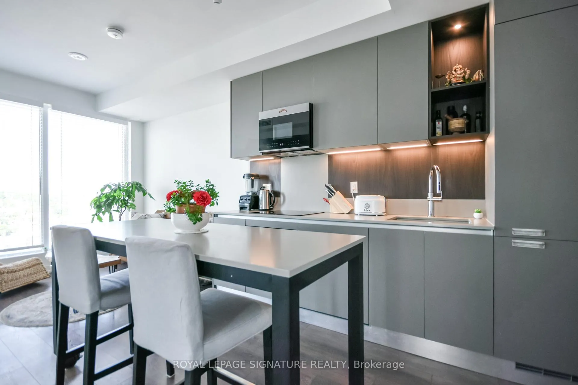 Photo 5 of Unit 1505, 39 Mary Street, Barrie, City Centre — HOMEH