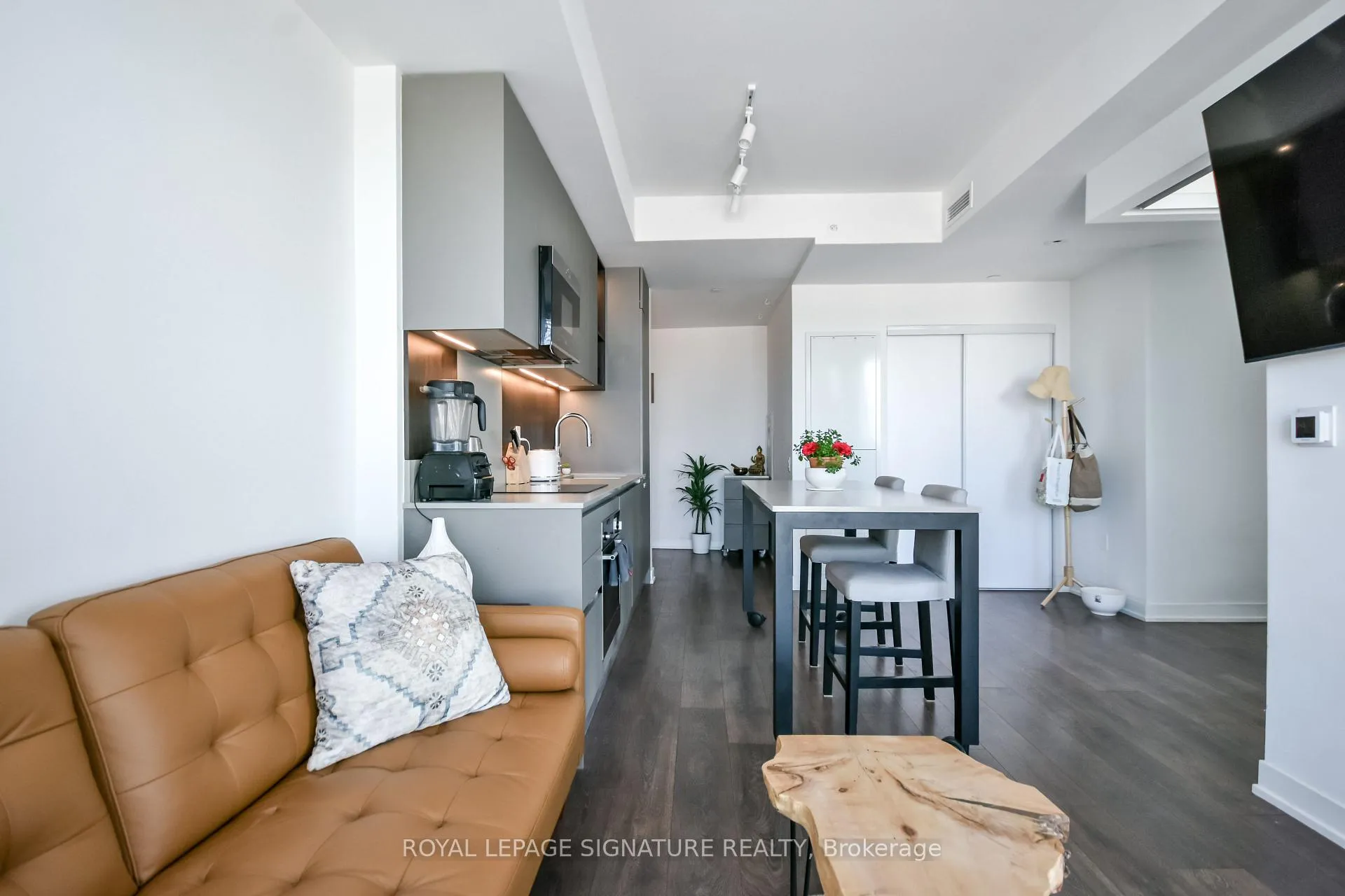 Photo 9 of Unit 1505, 39 Mary Street, Barrie, City Centre — HOMEH