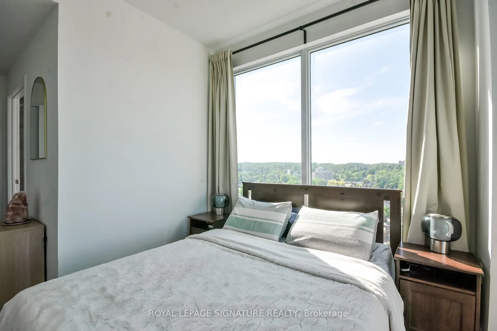 Photo 13 of Unit 1505, 39 Mary Street, Barrie, City Centre — HOMEH